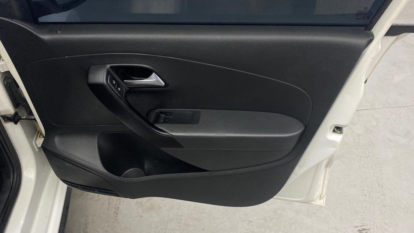 2021 Volkswagen Polo TRENDLINE 1.0L, Petrol, Manual, 1,22,676 km, Driver Side Door Panels Control