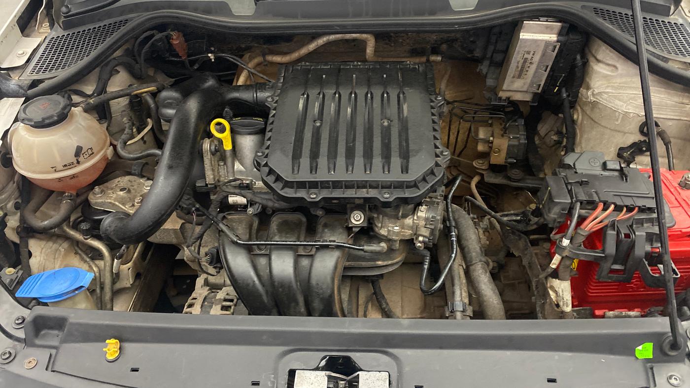 2021 Volkswagen Polo TRENDLINE 1.0L, Petrol, Manual, 1,22,676 km, Engine View