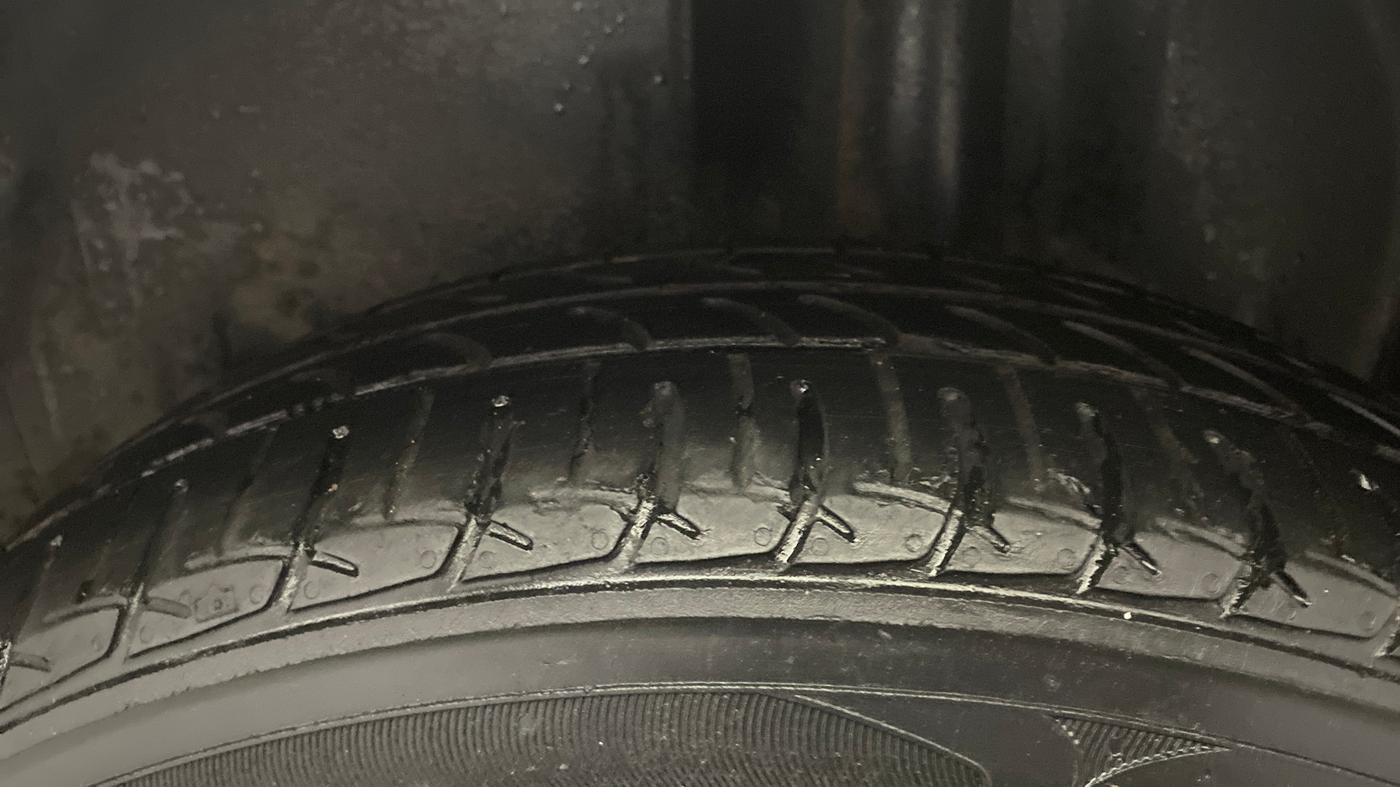 2021 Volkswagen Polo TRENDLINE 1.0L, Petrol, Manual, 1,22,676 km, Left Rear Tyre Tread