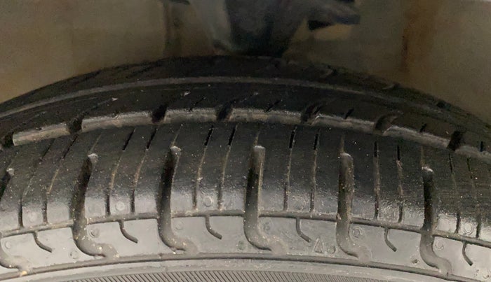 2016 Hyundai i10 SPORTZ 1.1, Petrol, Manual, 85,658 km, Left Front Tyre Tread