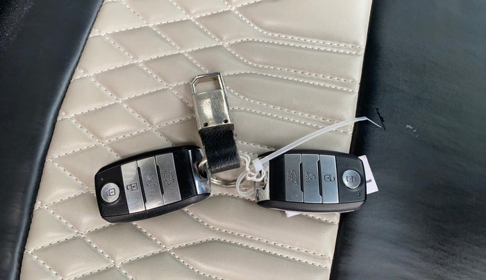 2021 KIA SONET HTX 1.0 IMT, Petrol, Manual, 39,789 km, Key Close Up