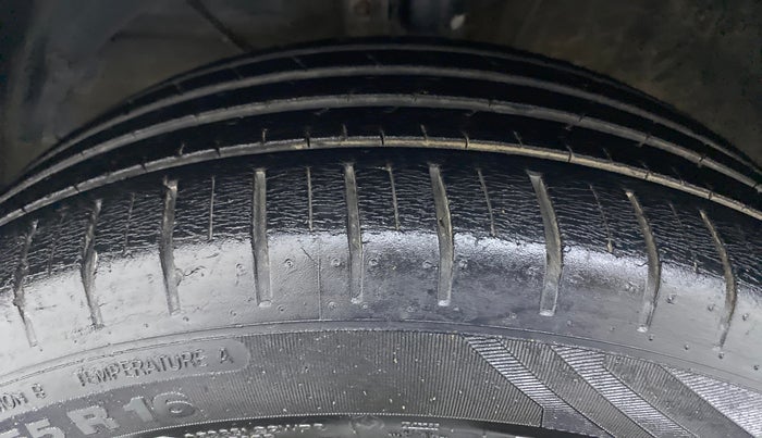 2016 Maruti Baleno ALPHA 1.2 K12, Petrol, Manual, 46,032 km, Left Front Tyre Tread