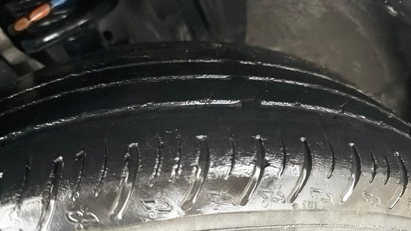 2022 Nissan MAGNITE XV PREMIUM TURBO CVT, Petrol, Automatic, 37,676 km, Left Front Tyre Tread