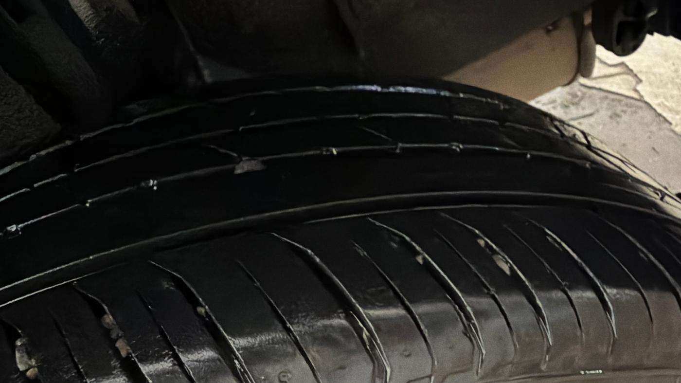 2022 Nissan MAGNITE XV PREMIUM TURBO CVT, Petrol, Automatic, 37,676 km, Left Rear Tyre Tread