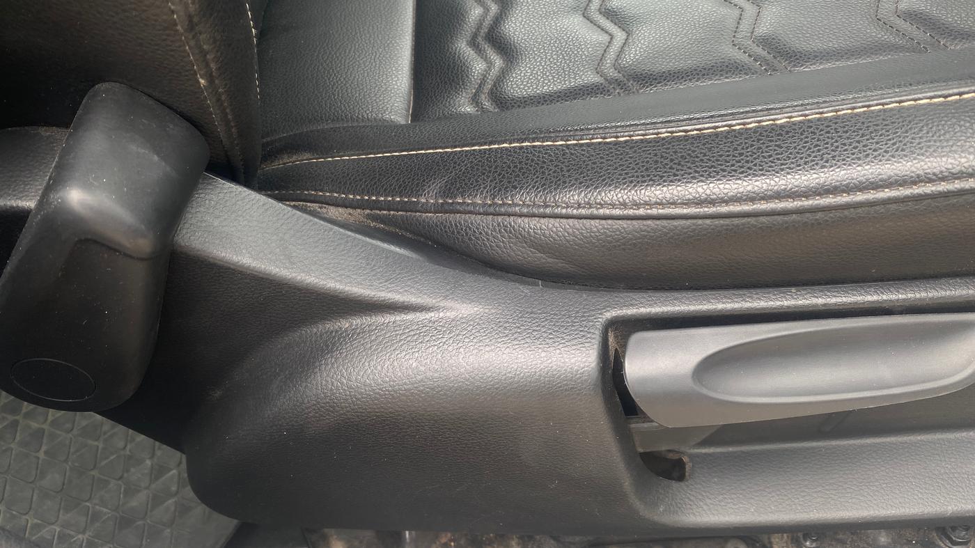 2019 Volkswagen Ameo HIGHLINE PLUS 1.5L AT 16 ALLOY, Diesel, Automatic, 57,955 km, Driver Side Adjustment Panel