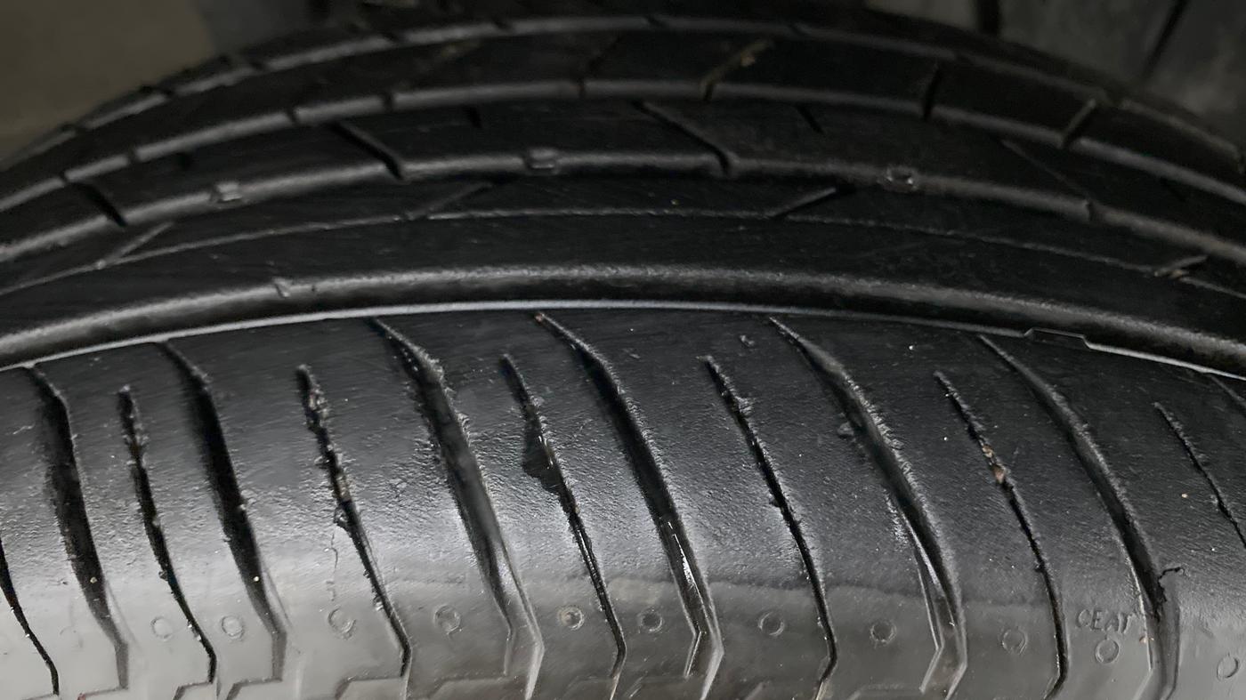 2021 Renault Kiger RXL EASY R 1.0 L, Petrol, Automatic, 9,851 km, Right Front Tyre Tread