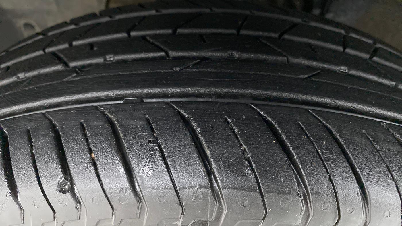 2021 Renault Kiger RXL EASY R 1.0 L, Petrol, Automatic, 9,851 km, Left Front Tyre Tread
