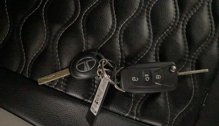 2022 Tata Tiago XZ PLUS CNG, CNG, Manual, 50,628 km, Key Close Up