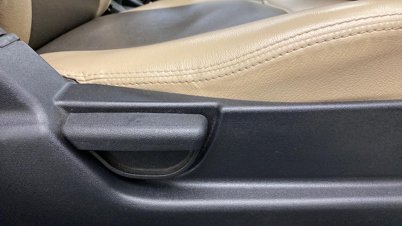 2013 Hyundai i20 MAGNA 1.2, Petrol, Manual, 57,125 km, Driver Side Adjustment Panel