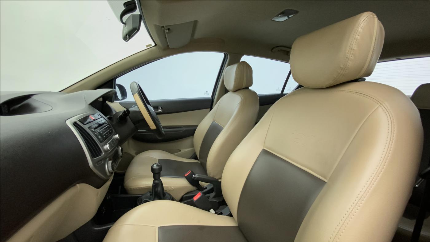 2013 Hyundai i20 MAGNA 1.2, Petrol, Manual, 57,125 km, Right Side Front Door Cabin
