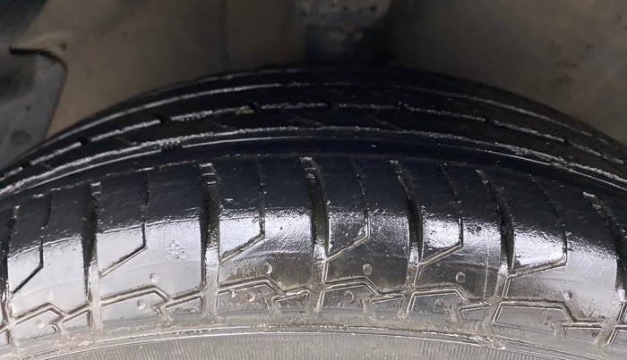 2013 Hyundai i20 MAGNA 1.2, Petrol, Manual, 57,125 km, Left Front Tyre Tread