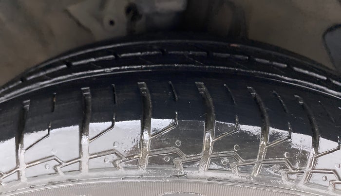 2013 Hyundai i20 MAGNA 1.2, Petrol, Manual, 57,125 km, Right Front Tyre Tread