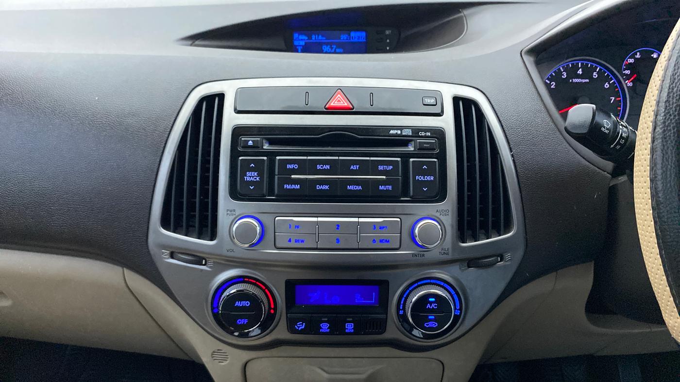 2013 Hyundai i20 MAGNA 1.2, Petrol, Manual, 57,125 km, Air Conditioner