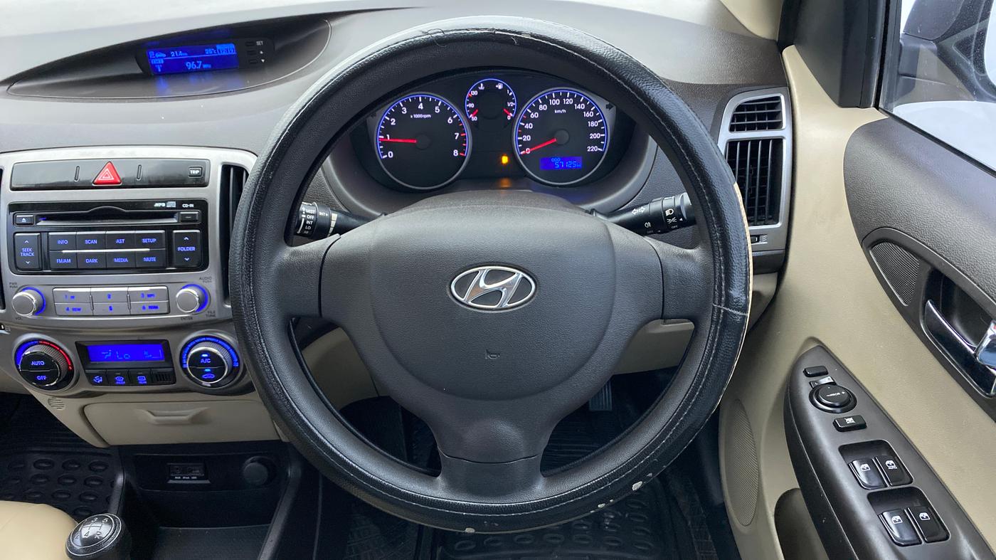 2013 Hyundai i20 MAGNA 1.2, Petrol, Manual, 57,125 km, Steering Wheel Close Up