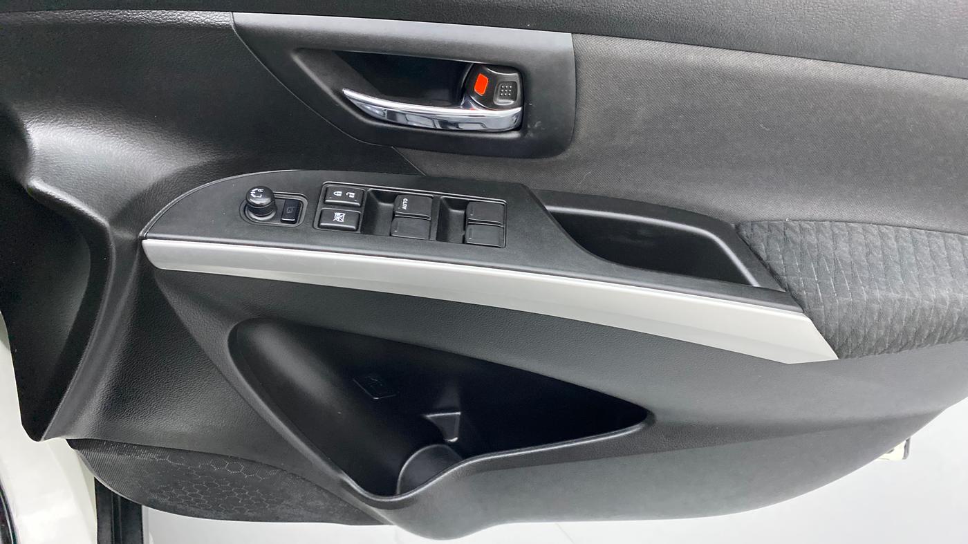 2015 Maruti S Cross ZETA 1.3, Diesel, Manual, 35,855 km, Driver Side Door Panels Control