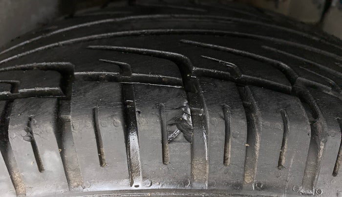 2015 Maruti S Cross ZETA 1.3, Diesel, Manual, 35,855 km, Left Rear Tyre Tread