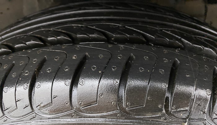 2015 Maruti S Cross ZETA 1.3, Diesel, Manual, 35,855 km, Right Front Tyre Tread