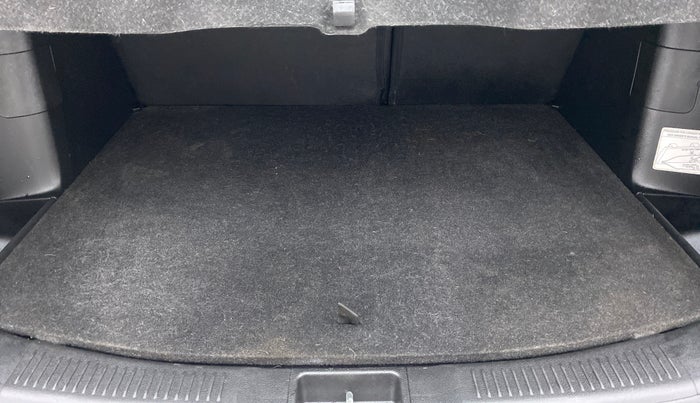 2015 Maruti S Cross ZETA 1.3, Diesel, Manual, 35,855 km, Boot Inside