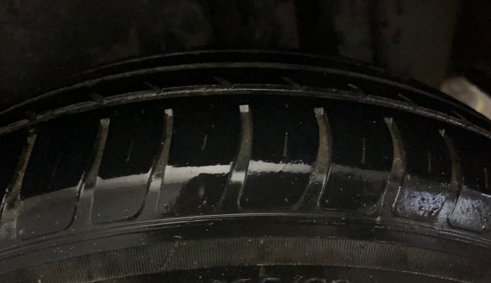 2014 Maruti Swift Dzire VXI, Petrol, Manual, 49,302 km, Left Rear Tyre Tread