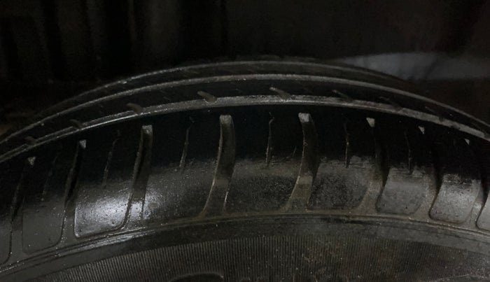 2014 Maruti Swift Dzire VXI, Petrol, Manual, 49,302 km, Right Rear Tyre Tread