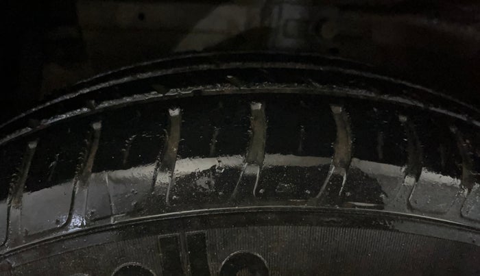 2014 Maruti Swift Dzire VXI, Petrol, Manual, 49,302 km, Left Front Tyre Tread