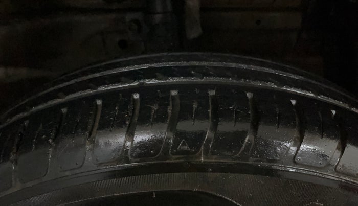 2014 Maruti Swift Dzire VXI, Petrol, Manual, 49,302 km, Right Front Tyre Tread