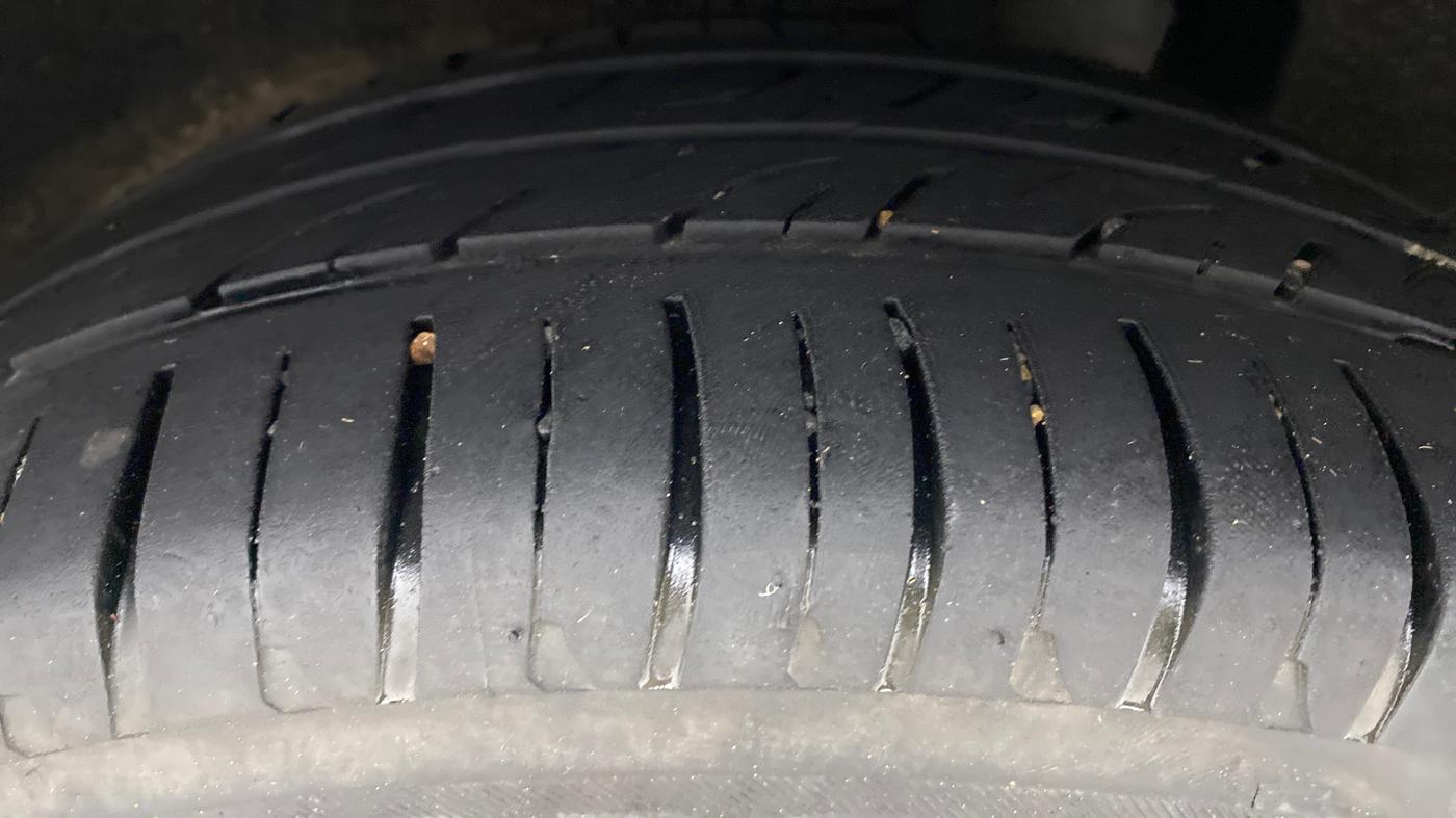 2016 Maruti Baleno ZETA DIESEL 1.3, Diesel, Manual, 60,644 km, Left Rear Tyre Tread