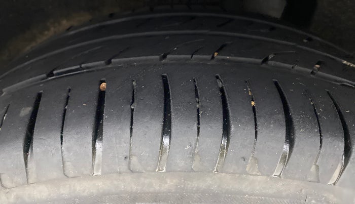 2016 Maruti Baleno ZETA DIESEL 1.3, Diesel, Manual, 60,644 km, Left Rear Tyre Tread