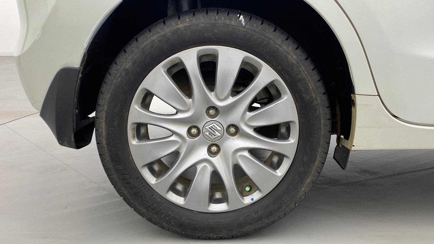 2016 Maruti Baleno ZETA DIESEL 1.3, Diesel, Manual, 60,644 km, Right Rear Wheel