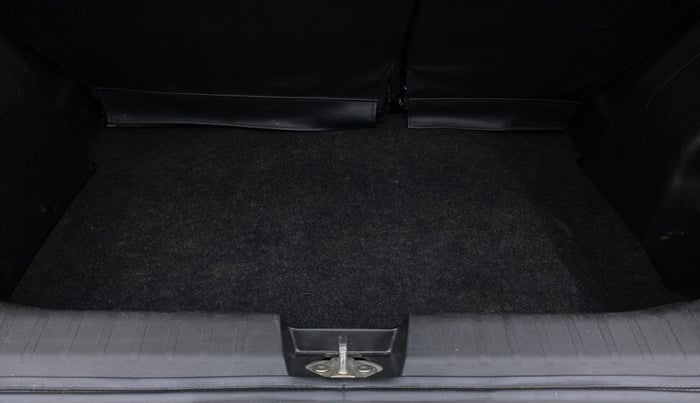 2016 Maruti Baleno ZETA DIESEL 1.3, Diesel, Manual, 60,644 km, Boot Inside