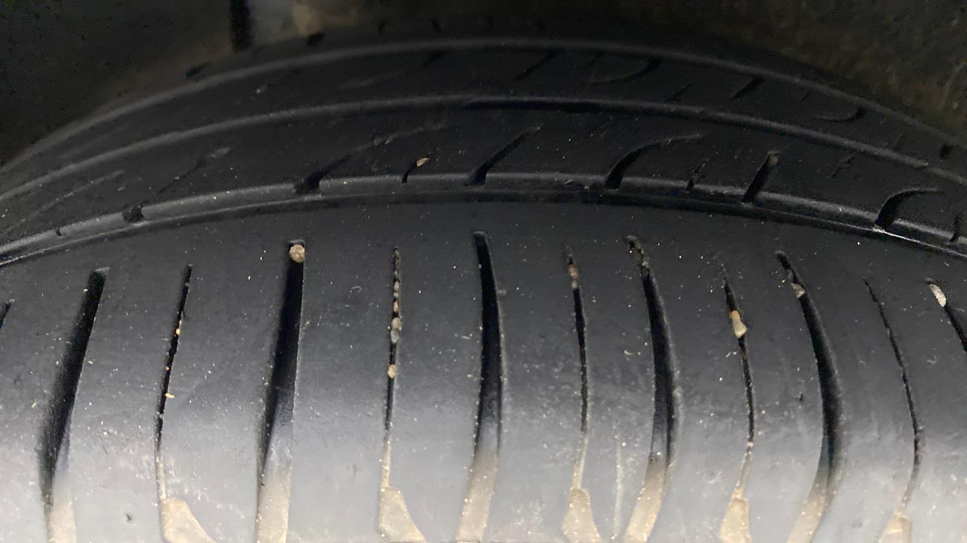 2016 Maruti Baleno ZETA DIESEL 1.3, Diesel, Manual, 60,644 km, Right Rear Tyre Tread