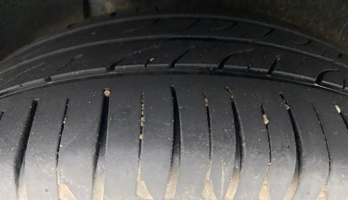 2016 Maruti Baleno ZETA DIESEL 1.3, Diesel, Manual, 60,644 km, Right Rear Tyre Tread