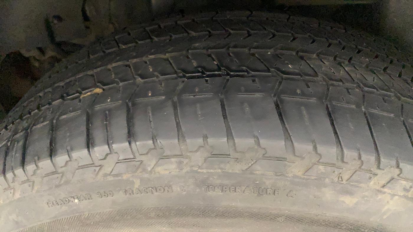 2020 Mahindra XUV500 W7, Diesel, Manual, 66,840 km, Right Rear Tyre Tread