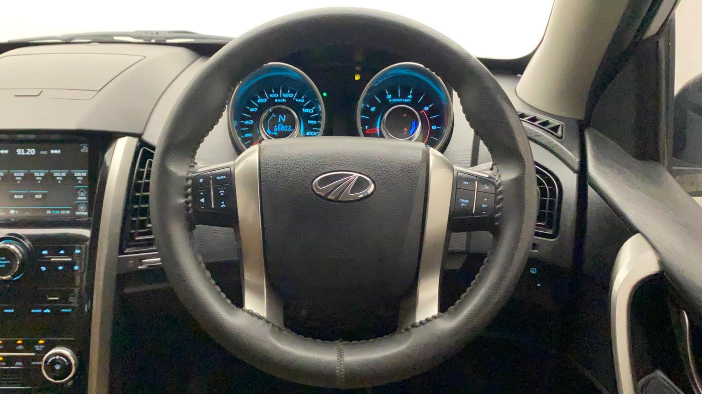 2020 Mahindra XUV500 W7, Diesel, Manual, 66,840 km, Steering Wheel Close Up