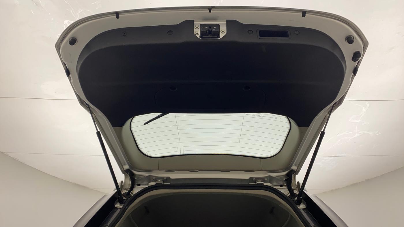 2020 Mahindra XUV500 W7, Diesel, Manual, 66,840 km, Boot Door Open