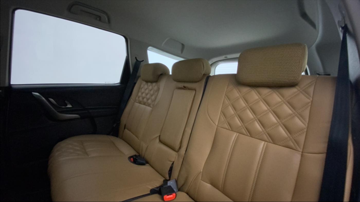 2020 Mahindra XUV500 W7, Diesel, Manual, 66,840 km, Right Side Rear Door Cabin