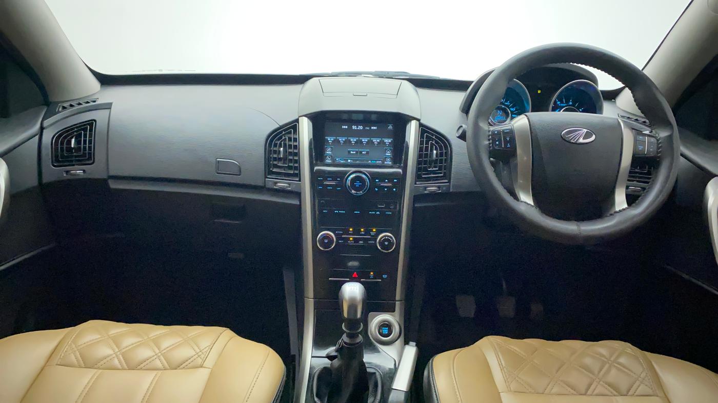 2020 Mahindra XUV500 W7, Diesel, Manual, 66,840 km, Dashboard