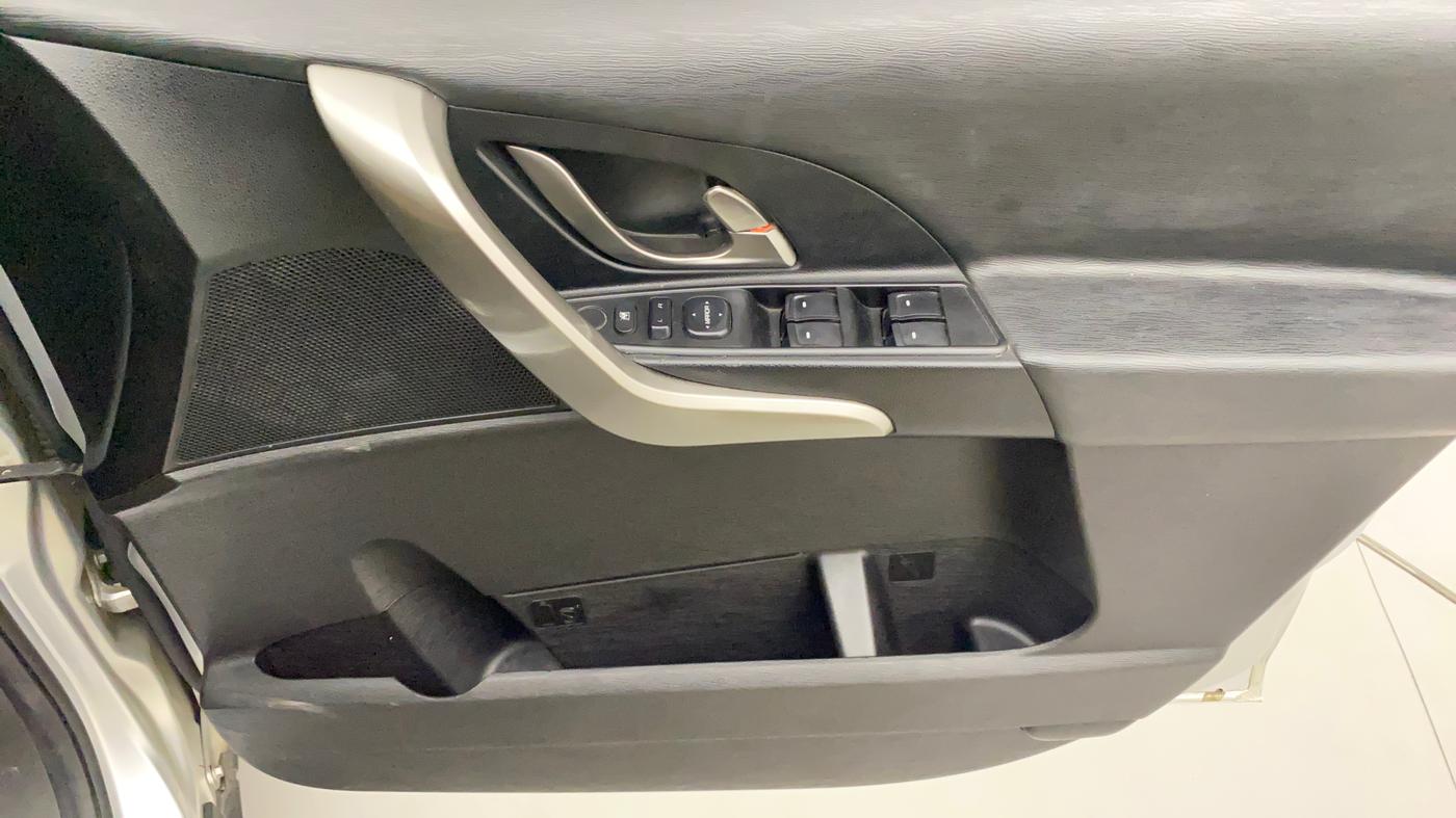 2020 Mahindra XUV500 W7, Diesel, Manual, 66,840 km, Driver Side Door Panels Control