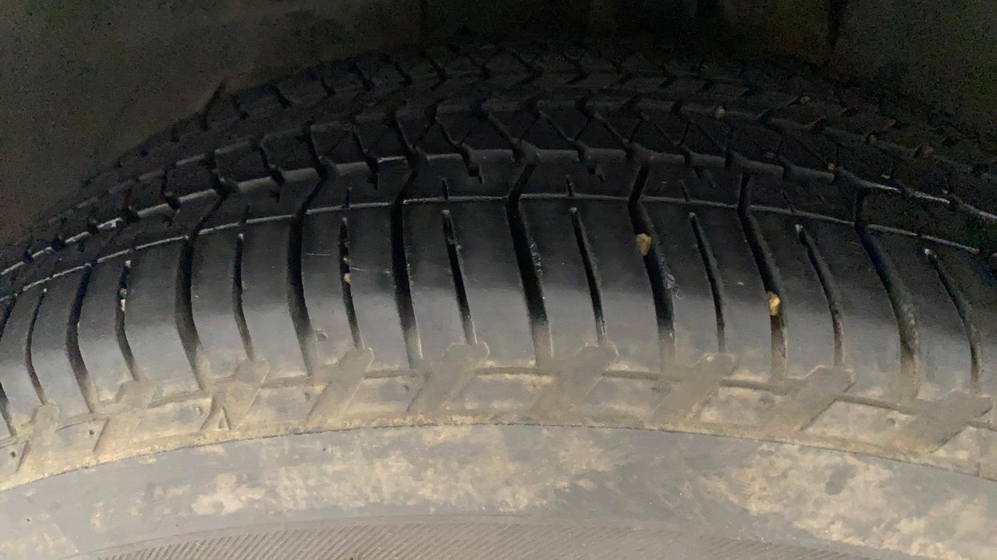 2020 Mahindra XUV500 W7, Diesel, Manual, 66,840 km, Left Front Tyre Tread