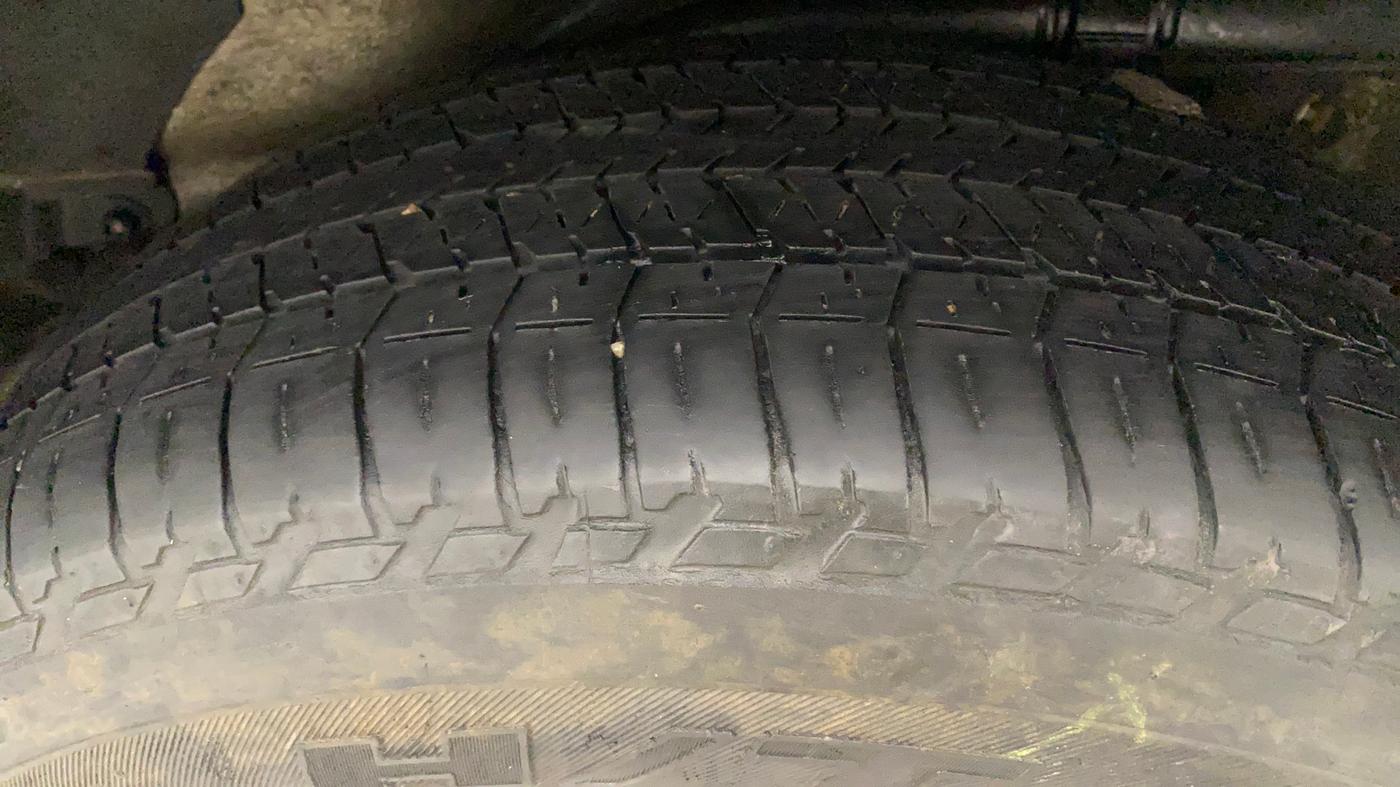 2020 Mahindra XUV500 W7, Diesel, Manual, 66,840 km, Left Rear Tyre Tread