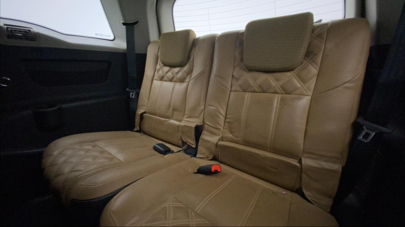 2020 Mahindra XUV500 W7, Diesel, Manual, 66,840 km, Third Seat Row ( optional )