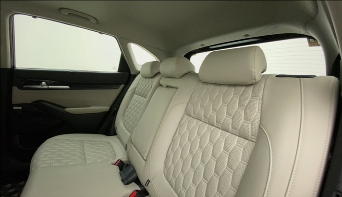 2019 KIA SELTOS HTX PLUS AT1.5 DIESEL, Diesel, Automatic, 26,697 km, Right Side Rear Door Cabin
