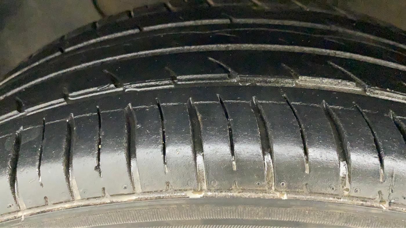 2017 Hyundai Elite i20 SPORTZ 1.2, Petrol, Manual, 73,928 km, Left Front Tyre Tread