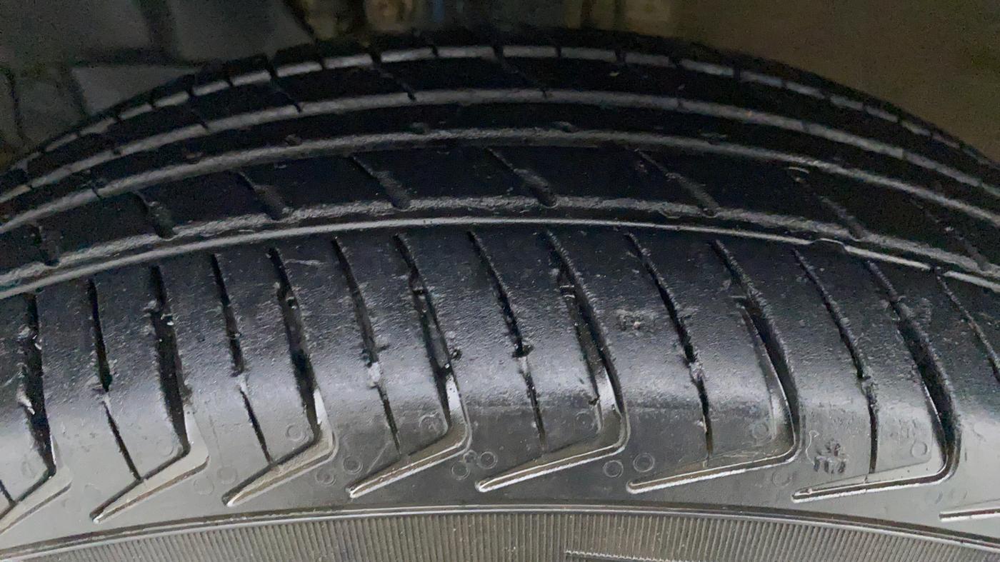 2020 Maruti New Wagon-R LXI CNG 1.0 L, CNG, Manual, 13,790 km, Left Front Tyre Tread