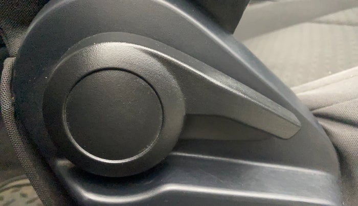 2021 Tata ALTROZ XM PLUS PETROL, Petrol, Manual, 1,21,098 km, Driver Side Adjustment Panel