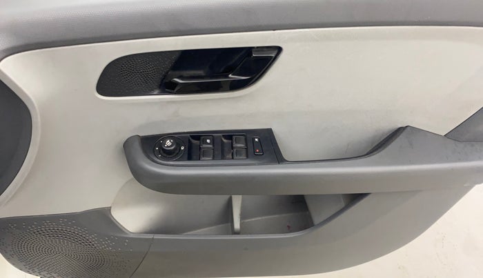 2021 Tata ALTROZ XM PLUS PETROL, Petrol, Manual, 1,21,098 km, Driver Side Door Panels Control