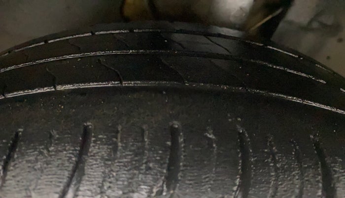 2021 Tata ALTROZ XM PLUS PETROL, Petrol, Manual, 1,21,098 km, Left Front Tyre Tread