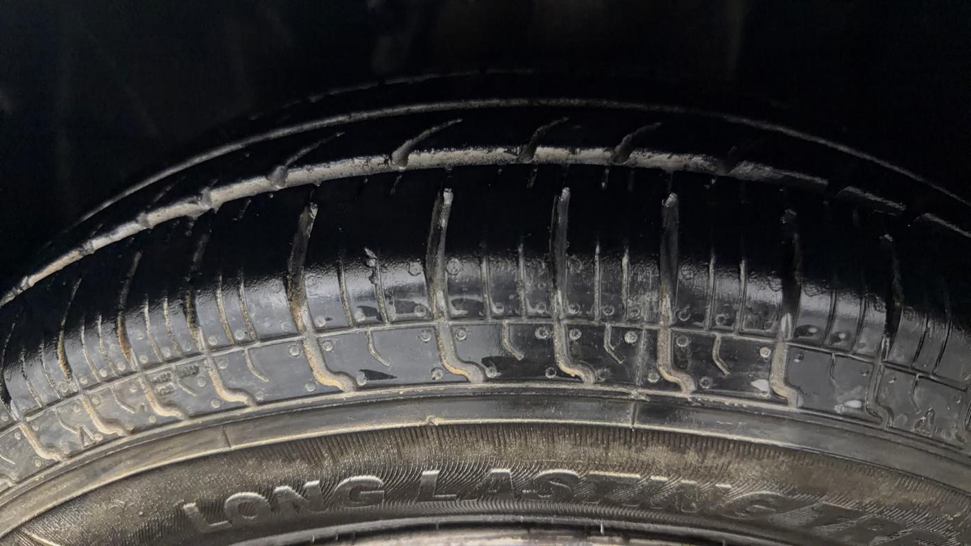2021 Tata ALTROZ XE PETROL, Petrol, Manual, 67,546 km, Left Front Tyre Tread
