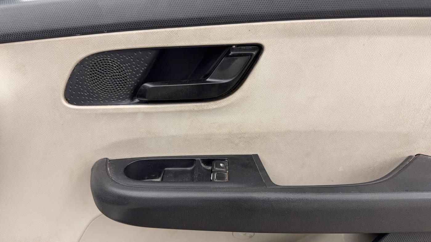 2021 Tata ALTROZ XE PETROL, Petrol, Manual, 67,546 km, Driver Side Door Panels Control