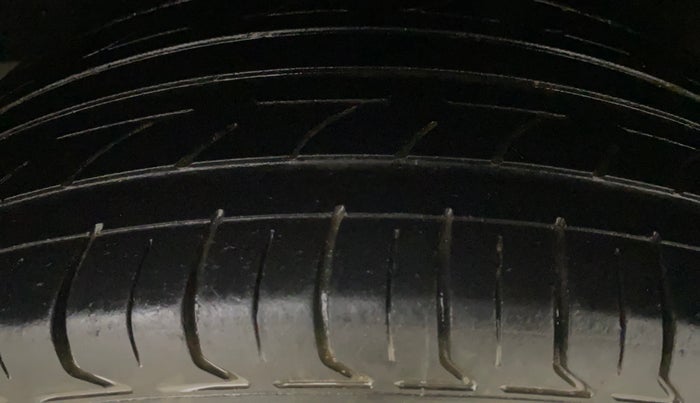 2017 Maruti Baleno ALPHA DIESEL 1.3, Diesel, Manual, 88,391 km, Left Rear Tyre Tread